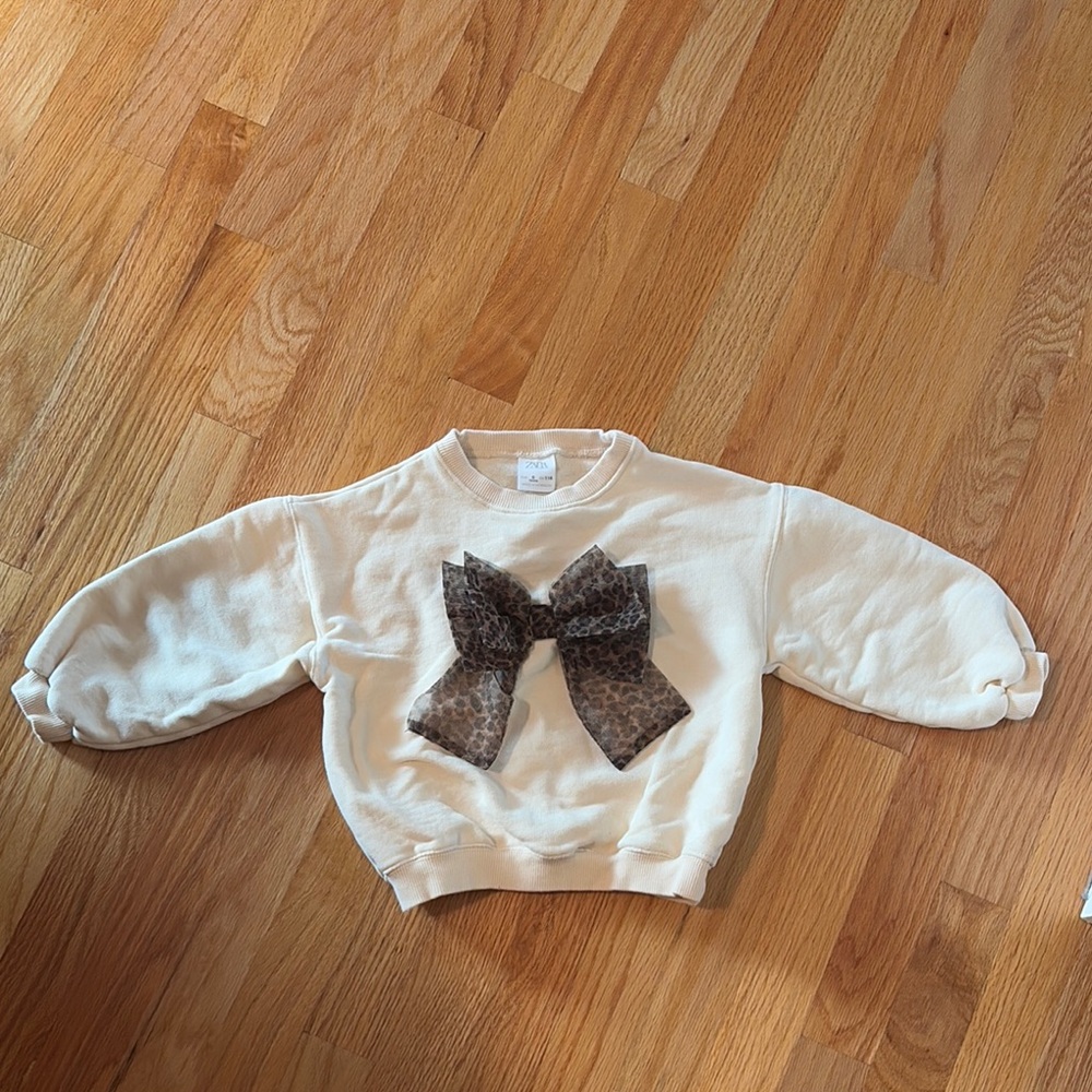 Kids Cream Sweatshirt with Leopard Bow